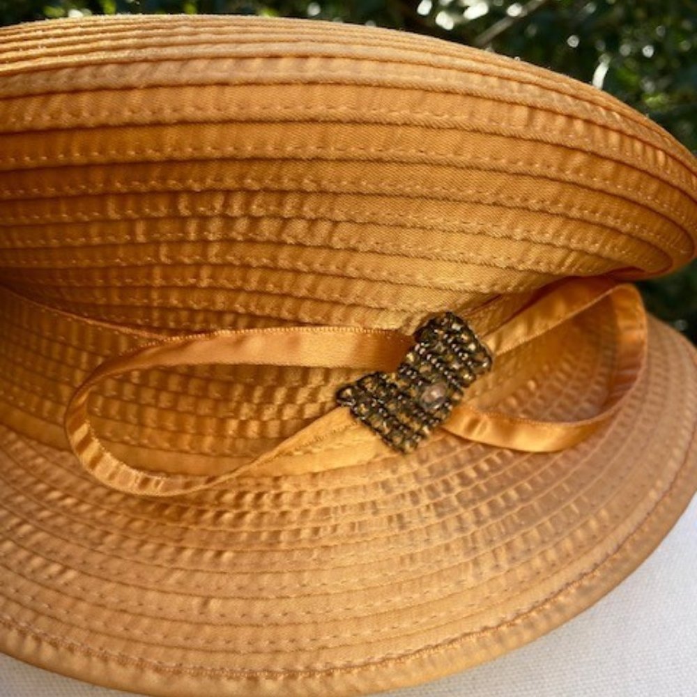 VTG LILY and TAYLOR Couture New York Paris HAT - Picture 4 of 10
